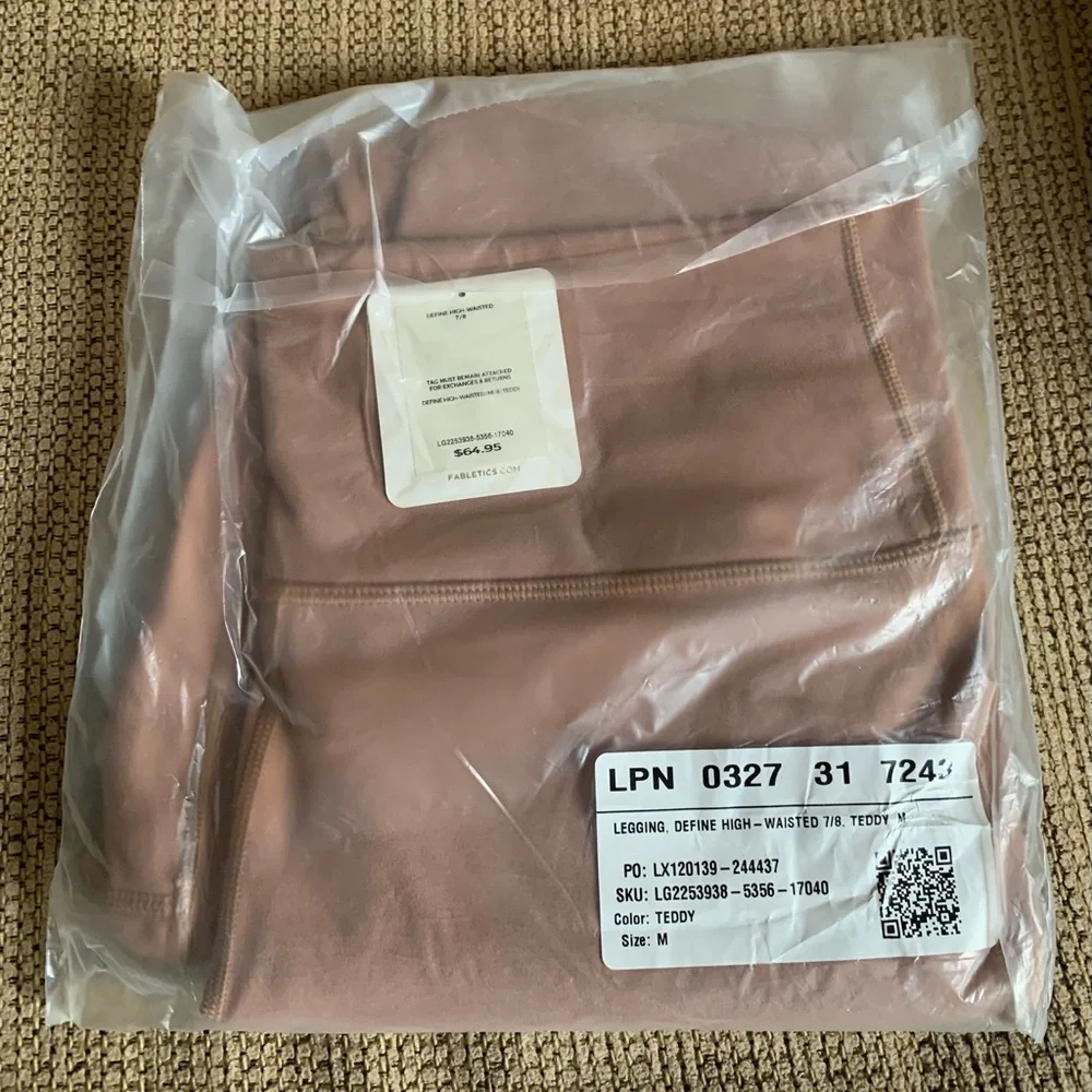 BNWT Fabletics Define PowerHold® High-Waisted 7/8 Legging - MEDIUM Pants - TEDDY - Picture 10 of 13